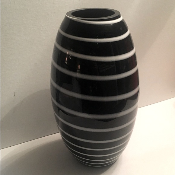 Black and White Glass Vase - Picture 2 of 2